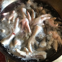 柠檬酸辣无骨鸡爪的做法图解3