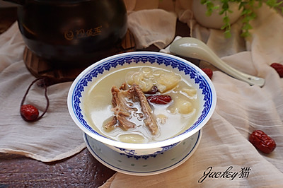 花胶鸽子汤