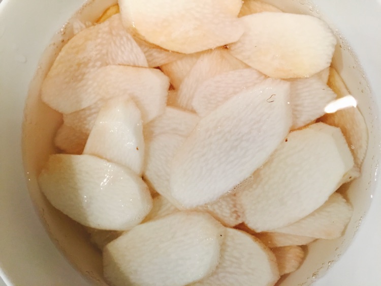 山药木耳炒肉片的做法图解2
