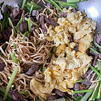 月子餐婴儿餐：芹菜炒牛肉鸡蛋豆腐皮的做法图解11