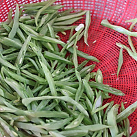 豆角肉丝的做法图解1