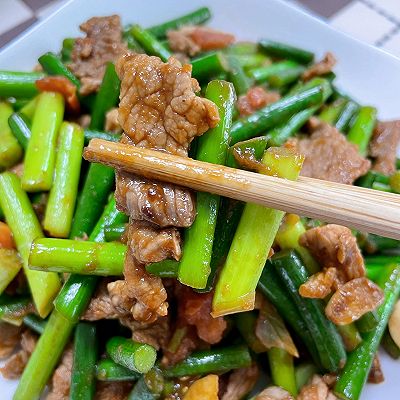 蒜苔炒肉，就是这一口！