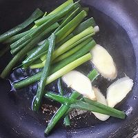 砂锅葱油焖鸡的做法图解2