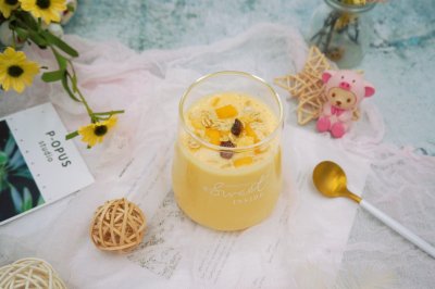 黄桃酸奶杯
