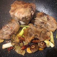 鲜香冬笋骨汤的做法图解4