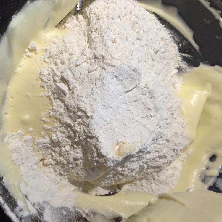 奶油水果杯子蛋糕的做法图解10