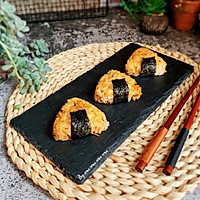 #我们约饭吧#海苔肉松饭团的做法图解7