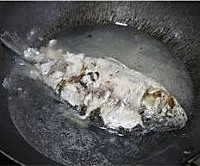 奶白鱼汤浸卜丝的做法图解4