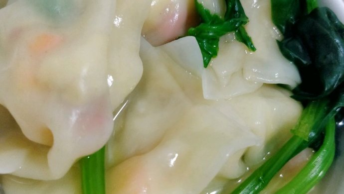 一口一个的虾仁鸡蛋杂蔬小馄饨