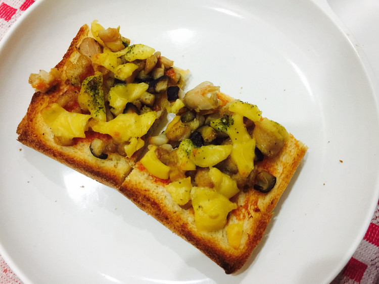 鸡肉口蘑吐司pizza的做法