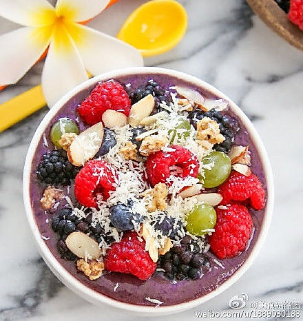 Acai bowl超级水果巴西莓碗的做法