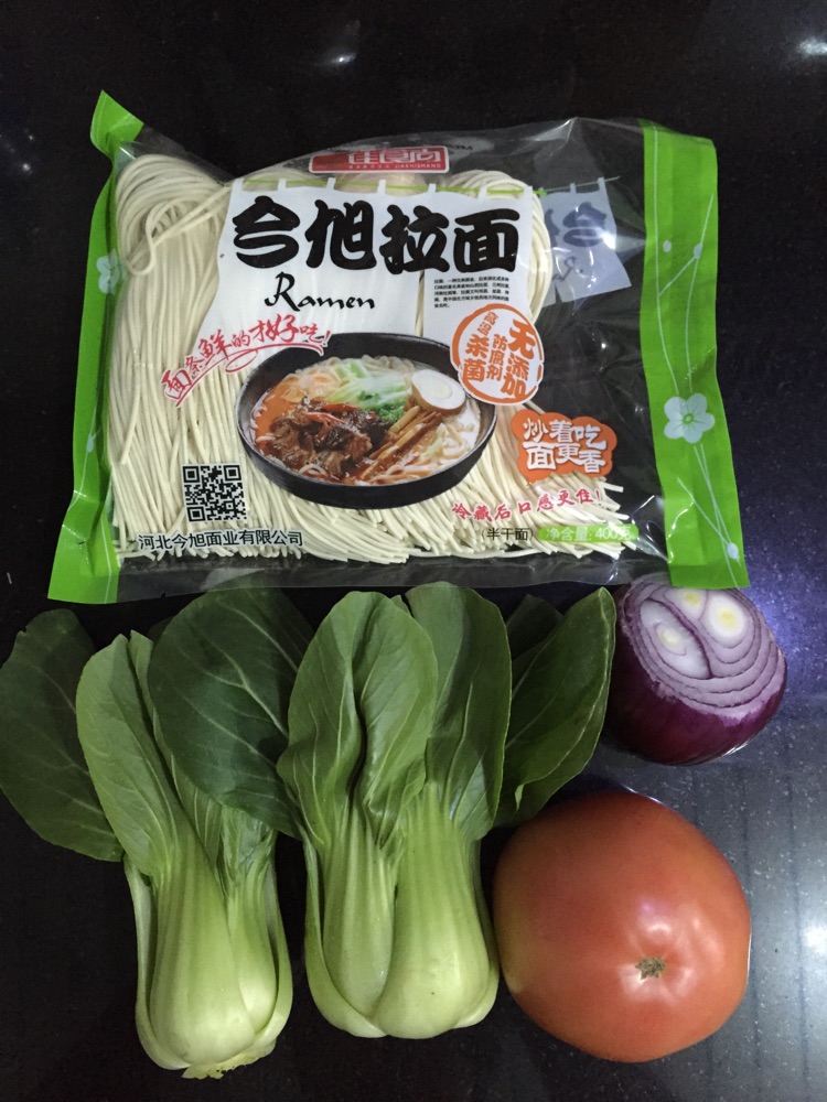蔬菜炒面的做法图解1