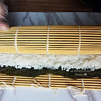 美味营养【照烧鸡牛油果奶油奶酪寿司卷】 附：包完美寿司卷手法的做法图解12