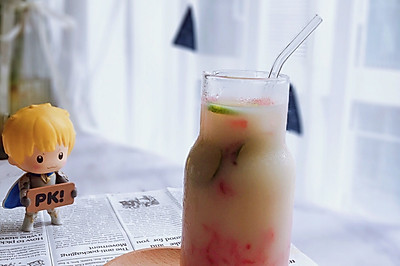 夏日饮品：红柚益力多气泡水