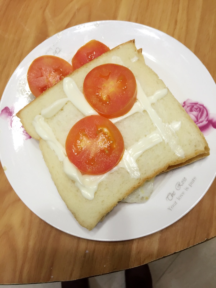 鸡蛋番茄沙司三文治的做法图解1