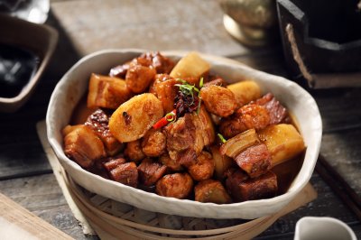 虎皮鹌鹑蛋年糕烧肉（下饭最佳）