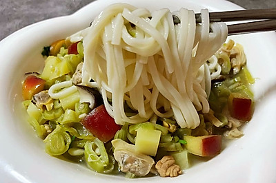 苹果芸豆土豆五花肉蚬子面