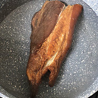 春笋炒腊肉的做法图解1