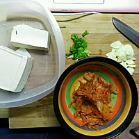 电饭锅泡菜豆腐汤的做法图解1