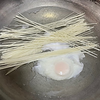 简单清蛋的荷包蛋葱花面的做法图解2