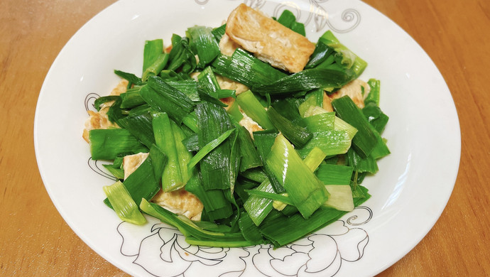 豆腐干炒蒜叶
