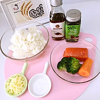 宝宝三文鱼焗饭的做法图解1