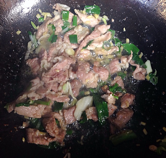 羊肉煸蘑菇的做法图解1