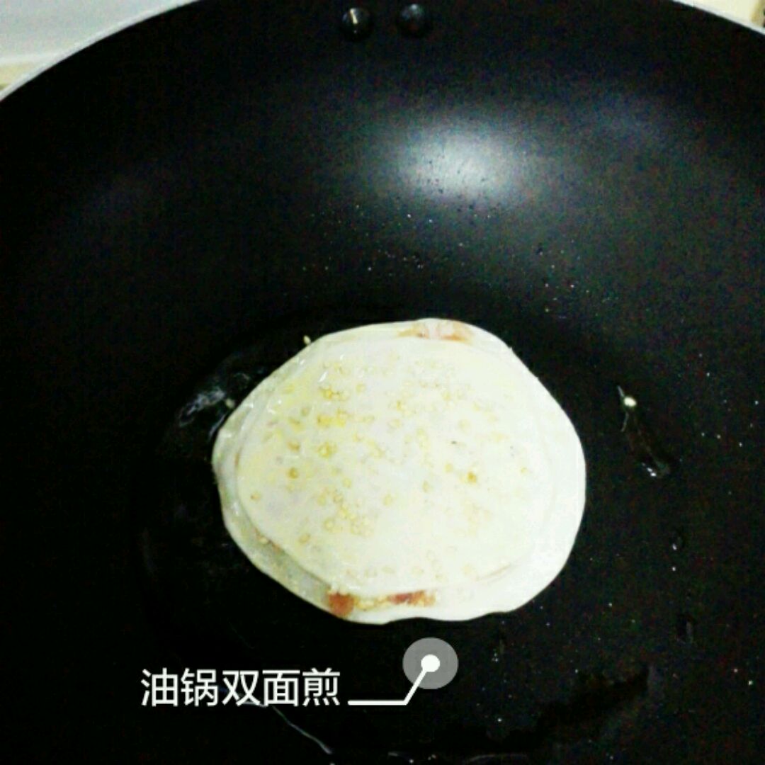 饺子皮变芝麻小肉饼的做法图解6