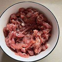 胡萝卜肉丝的做法图解1
