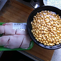 黄豆焖猪蹄的做法图解1
