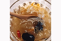 桃胶皂角米炖银耳的做法