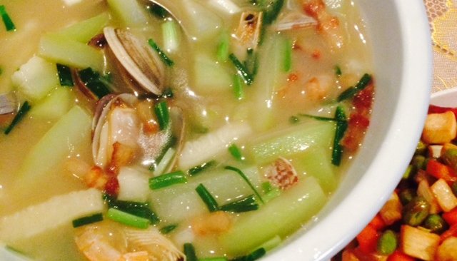 西葫芦蛤蜊虾干汤的做法