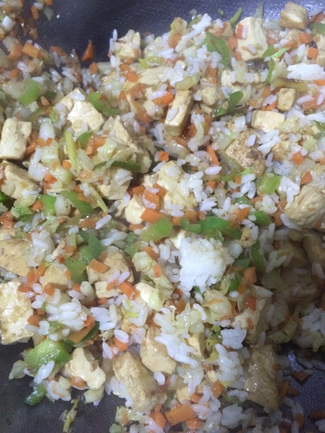 「炒饭」鸡蛋胡萝卜青椒白菜豆腐榨菜的做法图解4