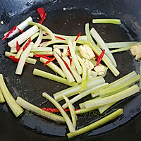 辣卤肉丝豆芽菜的做法图解1