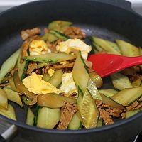 #开启冬日滋补新吃法#鸡蛋肉片炒黄瓜的做法图解12