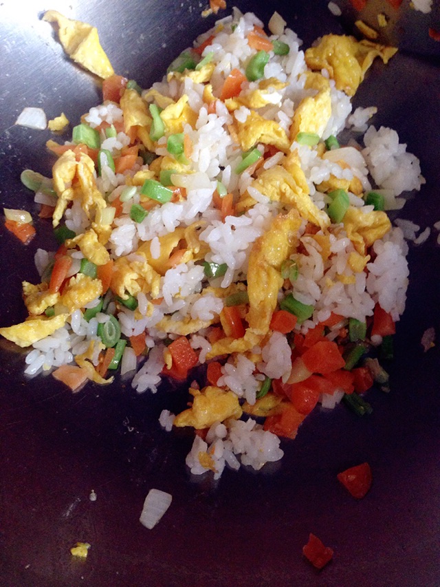 简单版蛋炒饭#金龙鱼外婆乡小榨菜籽油#的做法图解4