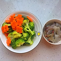 西兰花炒虾仁的做法图解1