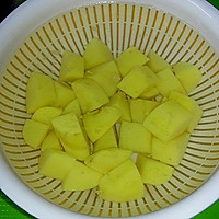 土豆焖鸡的做法图解2