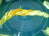 #硬核菜谱制作人##金龙鱼精英烘焙大赛阿狗战队#椰蓉王冠面包的做法图解19