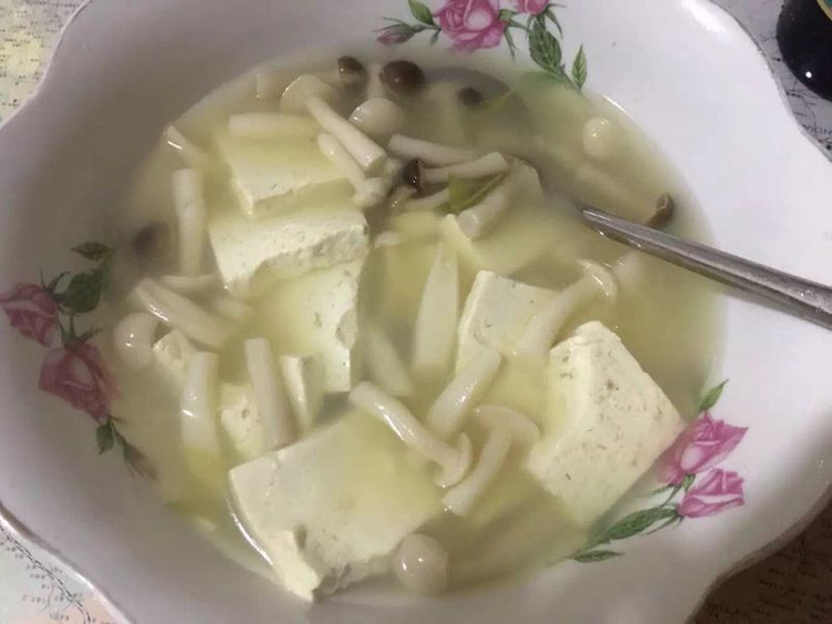 菌菇豆腐汤的做法