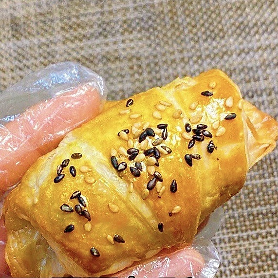 酥脆香肠可颂 | 手抓饼这样做太好吃了....的做法