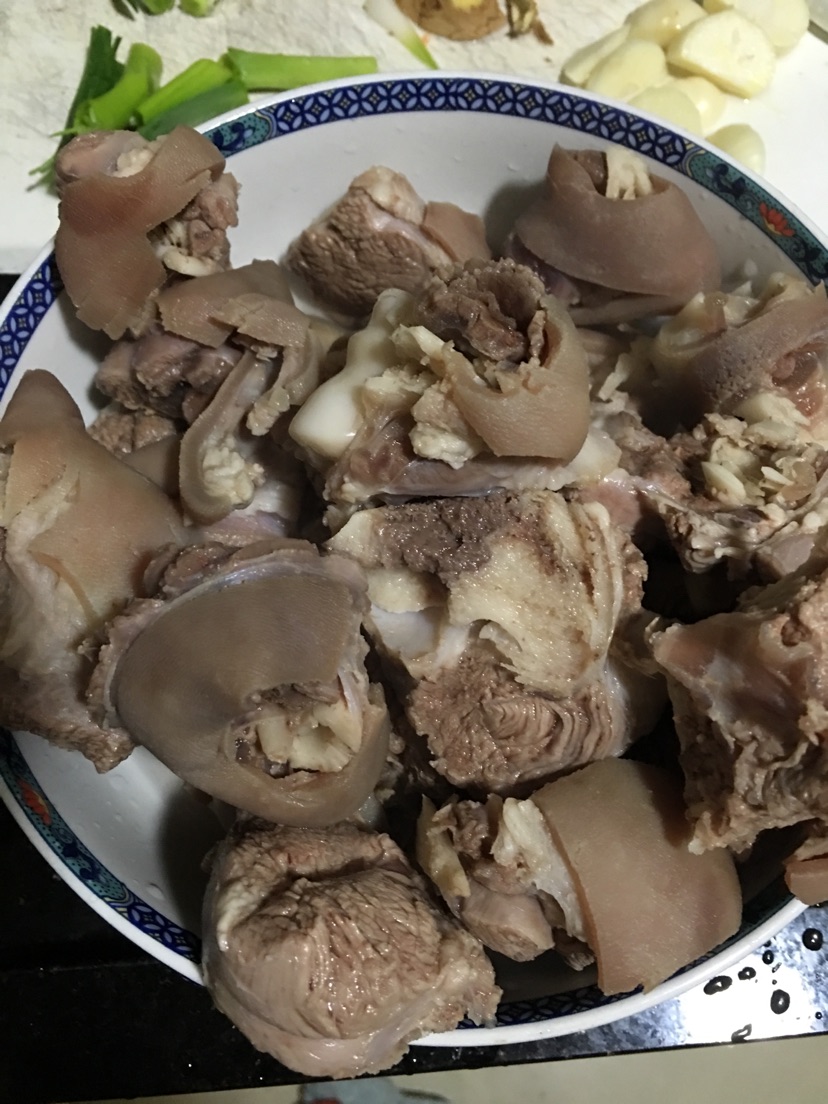 虾干炆羊肉的做法图解1