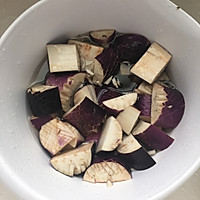 粤菜-咸鱼茄子煲（附茄子不油腻的小窍门）的做法图解2