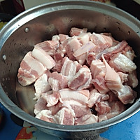 电饭锅版广式香肠红烧肉的做法图解1