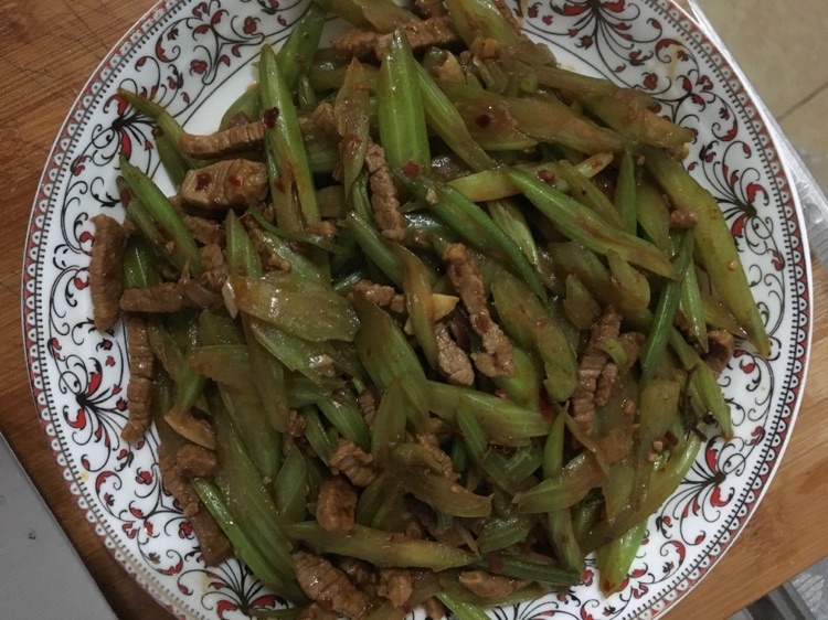芹菜炒牛肉