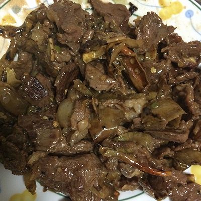 韩式干辣椒炒牛肉