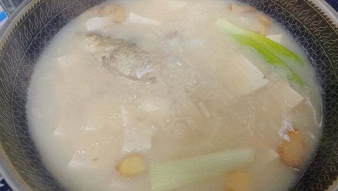 鲫鱼豆腐汤