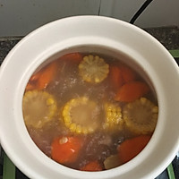 胡萝卜玉米莲藕排骨汤的做法图解4