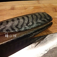 【黑椒盐烤鲭鱼Mackerel】附：内脏清理及鱼肉分片的做法图解6