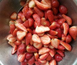 草莓罐头的做法